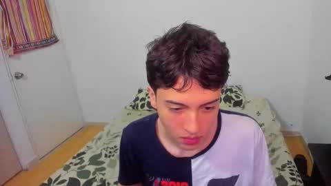 Snapshot of picaszomilos350 chatting on March 21, 2026, 1:05 pm picaszomilos350 online show from March 21, 2026, 1:05 pm