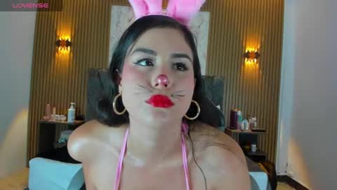 Snapshot of picsis_ chatting on October 1, 2025, 9:21 pm Your virtual goddess Luna online show from October 1, 2025, 9:21 pm