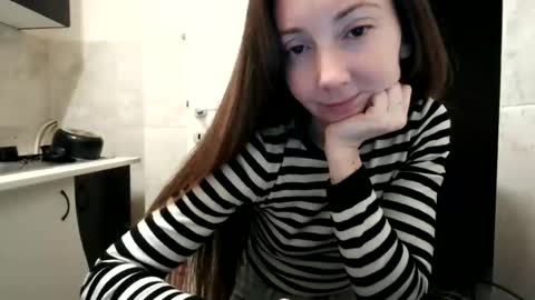 Snapshot of pieceofmoon chatting on April 1, 2026, 7:11 pm Moonie online show from April 1, 2026, 7:11 pm
