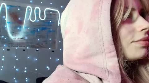 Snapshot of piera_ chatting on October 3, 2025, 6:27 pm Piera online show from October 3, 2025, 6:27 pm