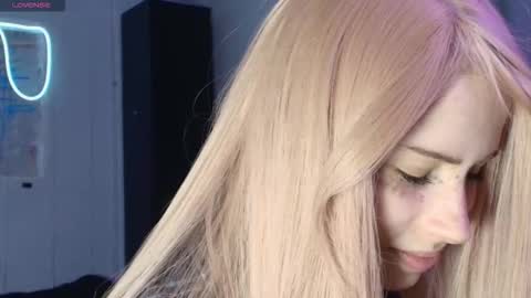 Snapshot of piera_ chatting on October 13, 2025, 7:03 pm Piera online show from October 13, 2025, 7:03 pm