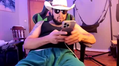 Snapshot of pierced_leather chatting on December 27, 2024, 12:29 am pierced_leather online show from December 27, 2024, 12:29 am