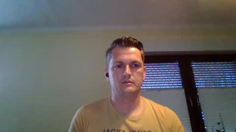 piercingsxxx online show from April 15, 2026, 4:14 pm