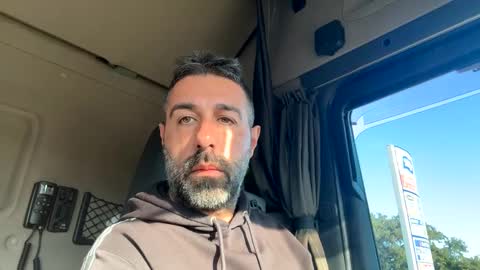 Snapshot of pierotu chatting on December 2, 2024, 8:09 am pierotu online show from December 2, 2024, 8:09 am