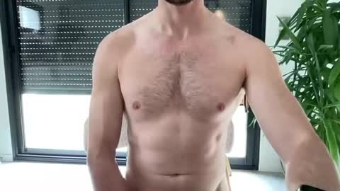 Snapshot of pierre81000 chatting on April 1, 2026, 11:00 am pierre81000 online show from April 1, 2026, 11:00 am