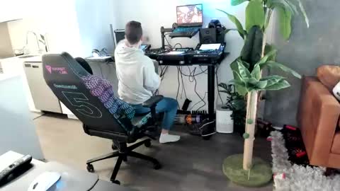 Pierre Fitch online show from February 16, 2025, 10:32 pm