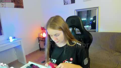 PiinkPandora online show from November 9, 2025, 4:16 pm