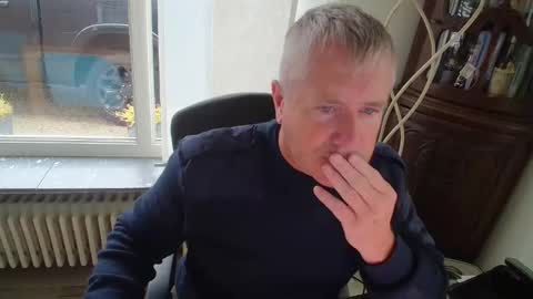 piloonklim online show from October 25, 2025, 10:23 am
