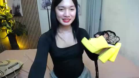 Shenna online show from November 20, 2025, 4:51 pm