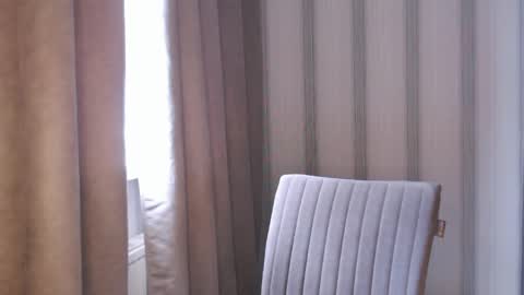 Snapshot of pineapple__mood chatting on April 28, 2026, 6:51 am online show from April 28, 2026, 6:51 am