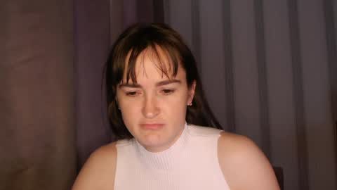 Snapshot of pineapple__mood chatting on May 4, 2026, 4:41 am online show from May 4, 2026, 4:41 am
