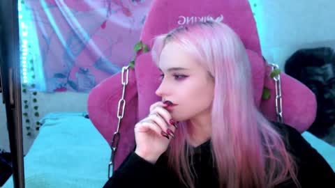 Snapshot of pineapple_dope chatting on December 16, 2024, 2:25 am Nancy online show from December 16, 2024, 2:25 am