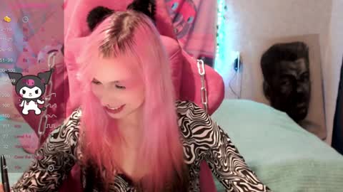 Snapshot of pineapple_dope chatting on January 20, 2025, 12:36 am Nancy online show from January 20, 2025, 12:36 am