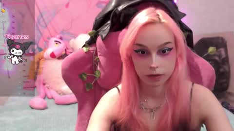 Snapshot of pineapple_dope chatting on February 19, 2025, 9:14 pm Nancy online show from February 19, 2025, 9:14 pm