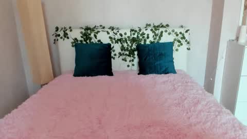 pink_lila18 online show from September 19, 2025, 9:00 am