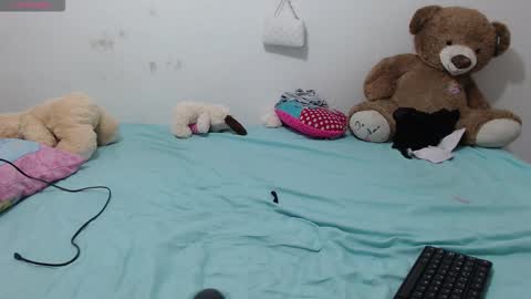 Snapshot of pink_love_25 chatting on February 21, 2026, 8:59 am pink_love_25 online show from February 21, 2026, 8:59 am