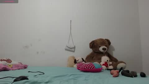 Snapshot of pink_love_25 chatting on February 27, 2026, 5:07 am pink_love_25 online show from February 27, 2026, 5:07 am