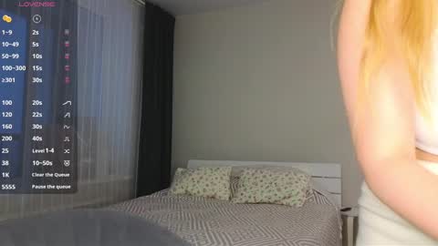 Snapshot of pink_rosee_ chatting on December 11, 2024, 2:30 am online show from December 11, 2024, 2:30 am