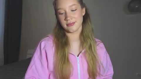 Snapshot of pink_rosee_ chatting on December 2, 2025, 3:01 am online show from December 2, 2025, 3:01 am