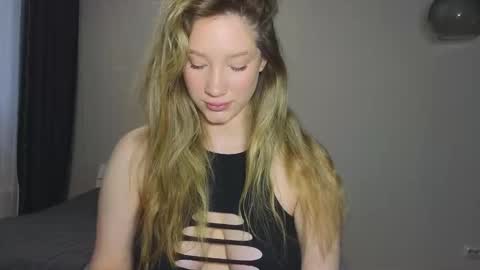 Snapshot of pink_rosee_ chatting on December 3, 2025, 3:14 am online show from December 3, 2025, 3:14 am