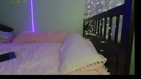 pink_tv online show from October 3, 2025, 12:51 am