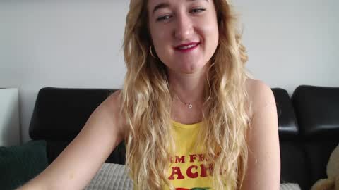 Nice Women  online show from April 9, 2026, 11:15 am
