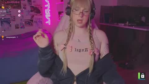 pinkvenom_ online show from February 26, 2026, 1:54 pm