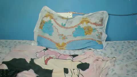 pinky_lov online show from December 5, 2025, 6:37 pm