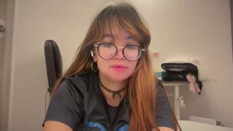 Snapshot of pinkyrosexx chatting on May 9, 2026, 12:16 am Rose online show from May 9, 2026, 12:16 am