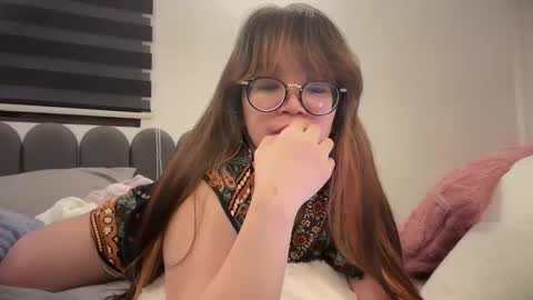 Snapshot of pinkyrosexx chatting on May 26, 2026, 3:30 pm Rose online show from May 26, 2026, 3:30 pm