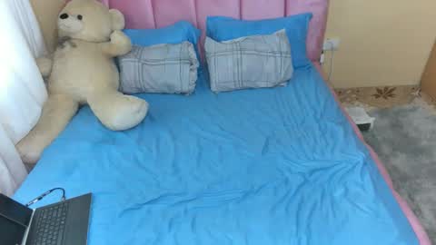 Pinky online show from November 17, 2025, 12:11 pm