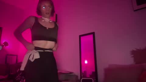 Snapshot of pixie_praxis chatting on February 5, 2025, 8:11 am pixie_praxis online show from February 5, 2025, 8:11 am