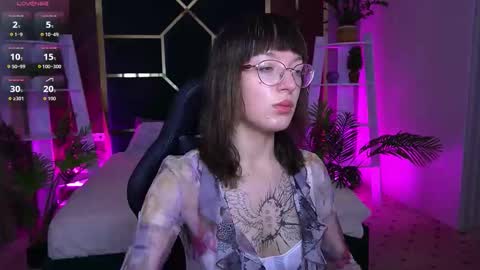 pixiepeachh online show from November 1, 2025, 2:08 pm