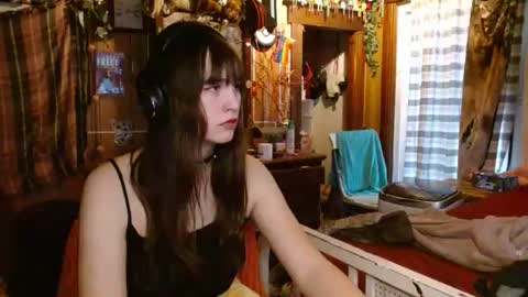 Snapshot of pixinun chatting on April 2, 2026, 1:31 pm Izzy online show from April 2, 2026, 1:31 pm