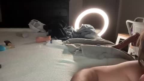 PeggedBiGuy online show from December 4, 2025, 6:23 am