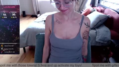 Plantbabeee online show from January 9, 2025, 8:01 pm