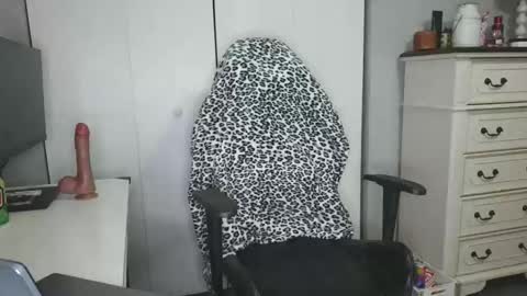 platinum_princess_nicole online show from December 23, 2025, 1:03 am