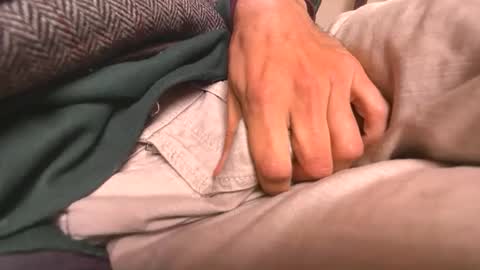 platoniclov online show from November 25, 2025, 11:21 am