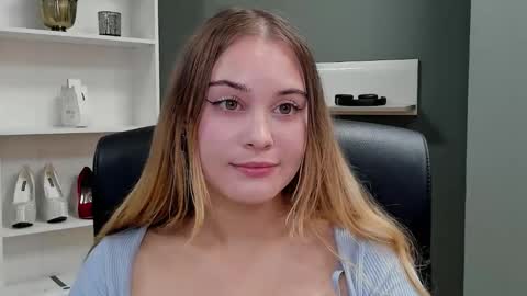 Valeria online show from September 28, 2025, 6:46 pm