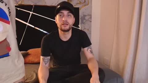 JUAN AND JULI online show from October 24, 2025, 10:17 pm