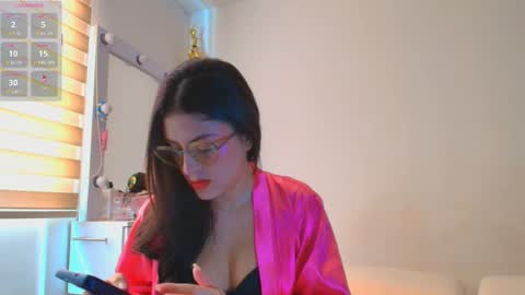 JUAN AND JULI online show from January 7, 2026, 8:44 pm