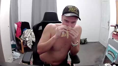 plkrisztian online show from November 11, 2025, 11:27 pm