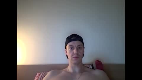 Snapshot of ploki2000 chatting on February 2, 2025, 8:24 am Kevin online show from February 2, 2025, 8:24 am