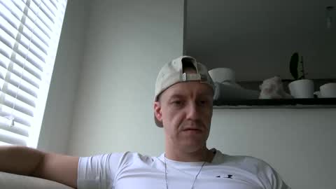 Snapshot of ploki2000 chatting on November 2, 2025, 3:14 pm Kevin online show from November 2, 2025, 3:14 pm