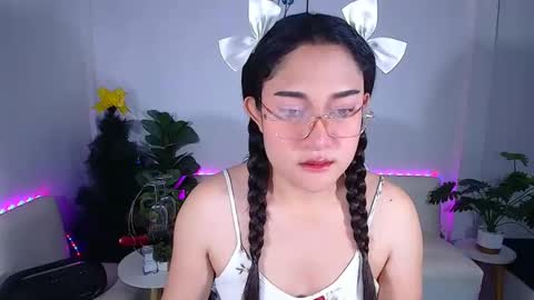 Ploysai online show from May 19, 2026, 3:35 am