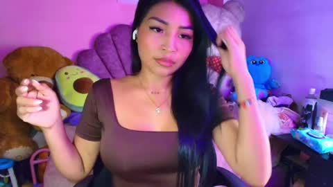 Snapshot of pocahontas_cute chatting on June 2, 2026, 7:05 pm Nicole online show from June 2, 2026, 7:05 pm