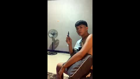 Snapshot of pogsipog chatting on May 18, 2026, 4:46 pm pogsipog online show from May 18, 2026, 4:46 pm