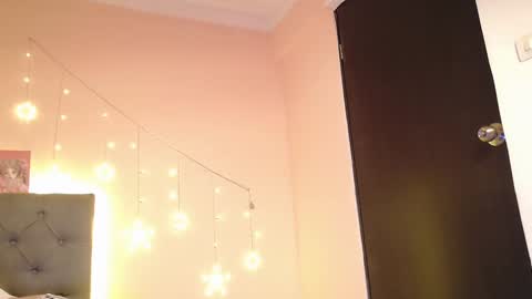  Luna  online show from February 1, 2025, 7:44 pm