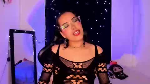Snapshot of poison_willow chatting on January 14, 2025, 5:23 pm Willow Hours 12pm to 630pm Colombian time FRIDAY AND SUNDAY FREE DAYS online show from January 14, 2025, 5:23 pm