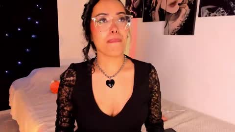 Snapshot of poison_willow chatting on February 4, 2025, 11:27 pm Willow Hours 12pm to 630pm Colombian time FRIDAY AND SUNDAY FREE DAYS online show from February 4, 2025, 11:27 pm